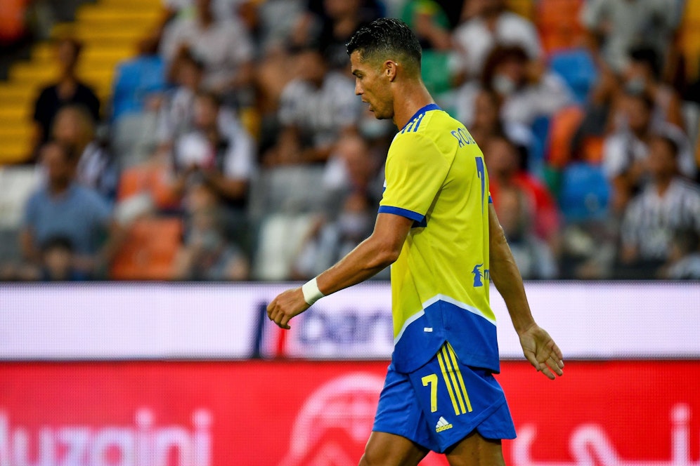 Cristiano Ronaldo im gewöhnungsbedürftigen Juve-Auswärtstrikot der neuen Saison.