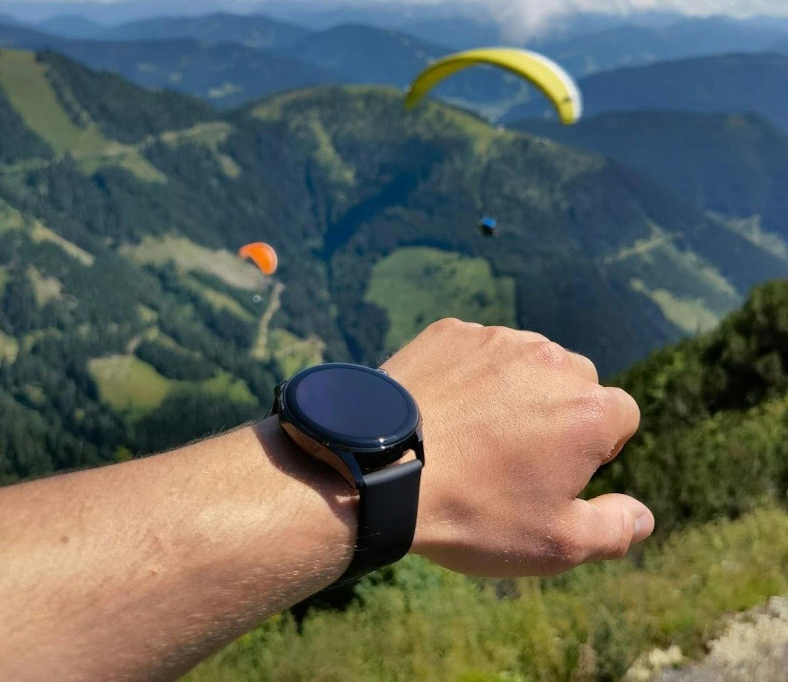 Von den Wäldern Transsilvaniens zum Abenteuer in den Salzburger Bergen: die Huawei Watch 3 Pro begleitet mit nur einer Akkuladung durch Europa.