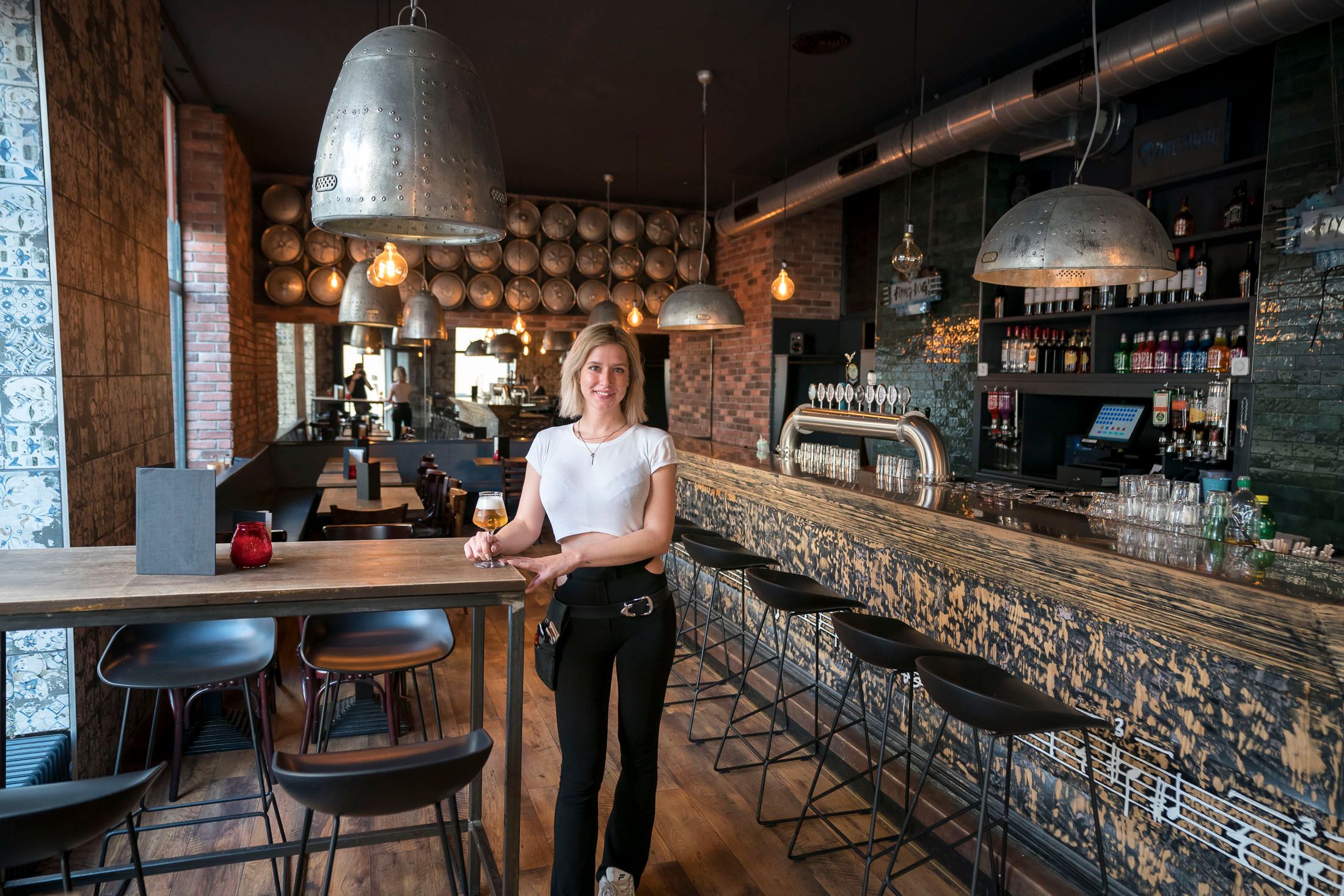 fabi im chicago deep pot pizza am passauer platz in wien, restaurant, lokaltest, fabian holzer, 20210812 foto: helmut graf/tageszeitung heute