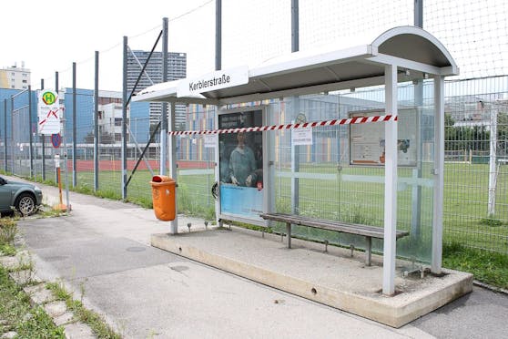 Eine Fake-Haltestelle und umfangreiche Parkplatz-Sperren sorgen für Wirbel in Linz.