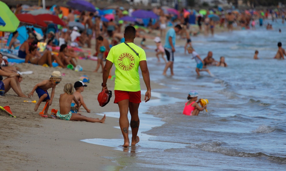 Auch die sofort zur Hilfe eilenden Rettungsschwimmer konnten dem jungen Urlauber nicht mehr helfen. Symbolbild