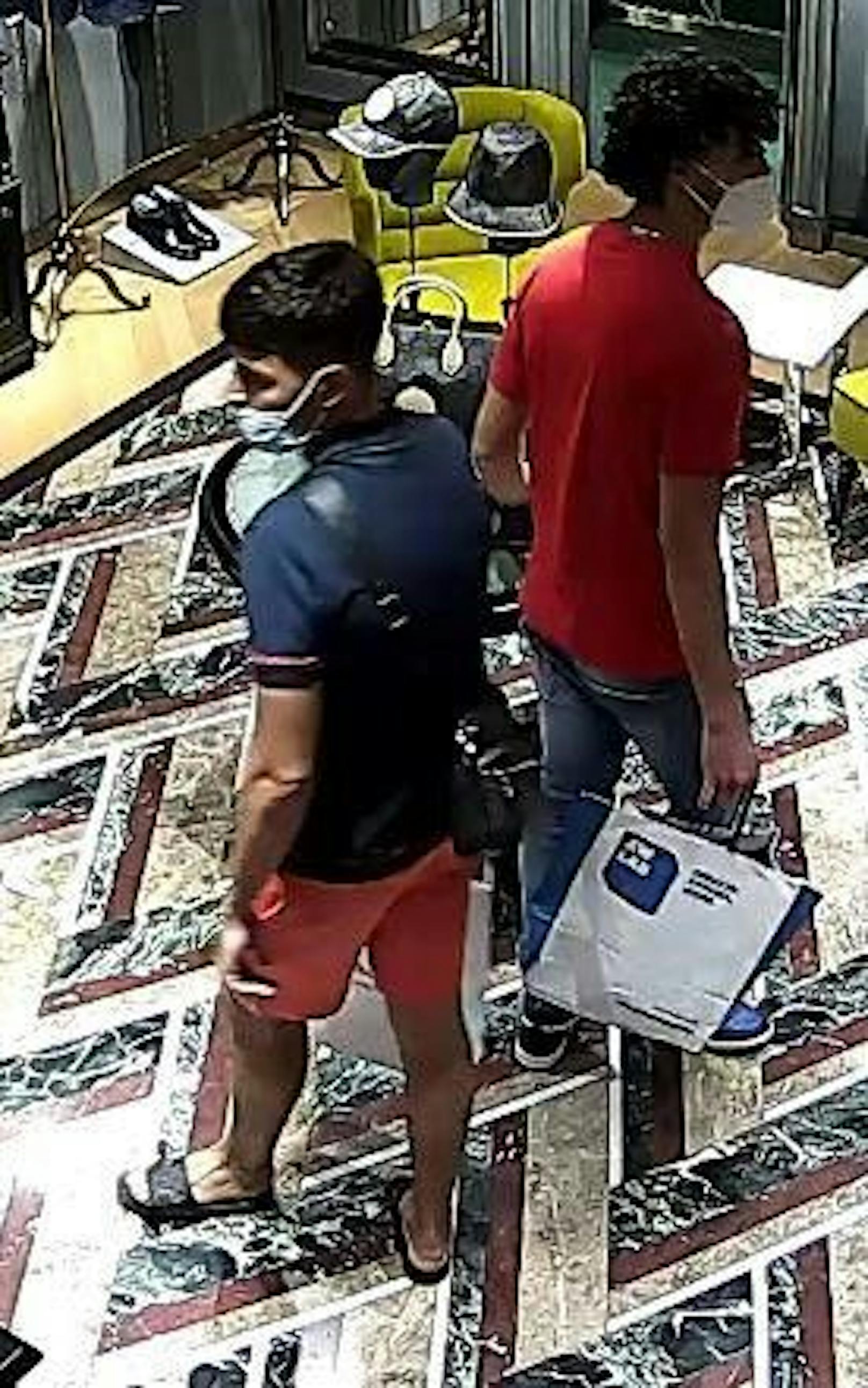 Die Wiener Polizei sucht nach diesen drei Männern. Sie sollen in Diebstähle in Luxus-Geschäften involviert sein. (22. August 2021)