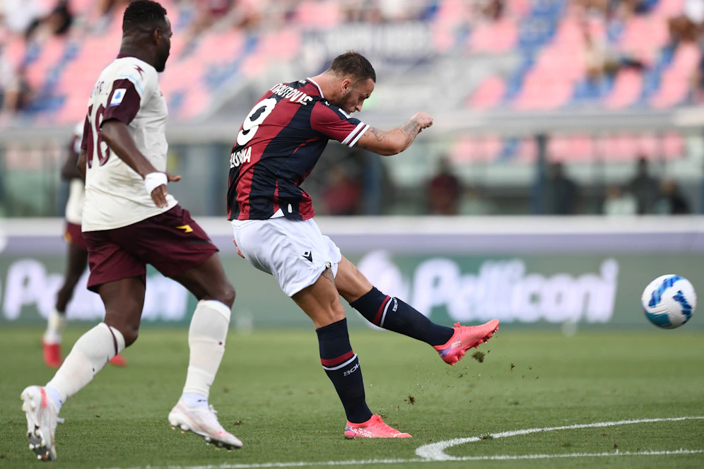Marko Arnautovic trifft gegen Salernitana.