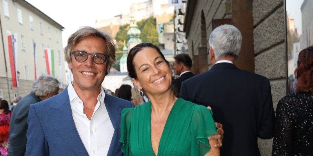 Birgit Lauda erschien in Begleitung von Marcus Sieberer bei den Salzburger Festspielen.