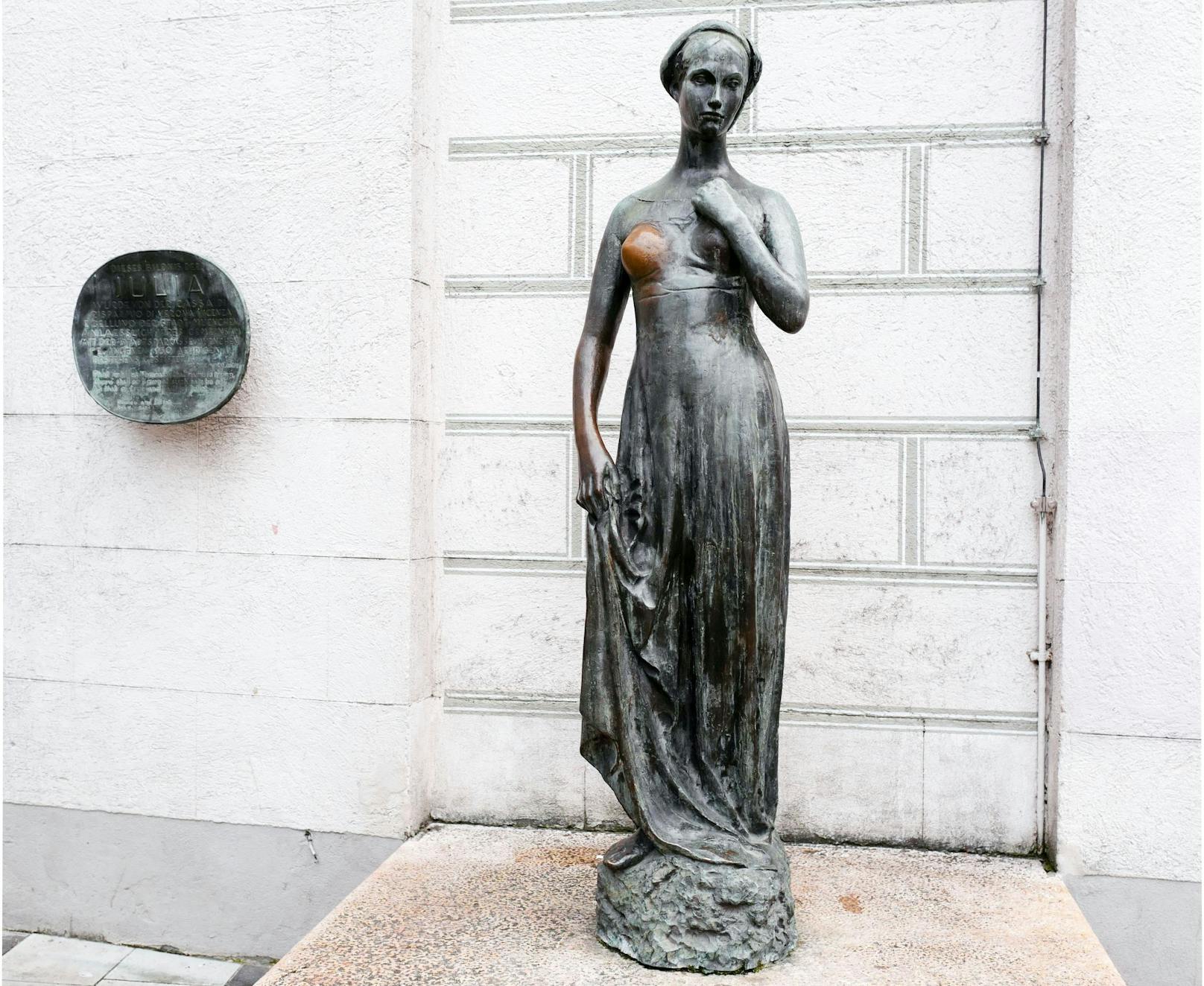 "Julia"-Statue in München