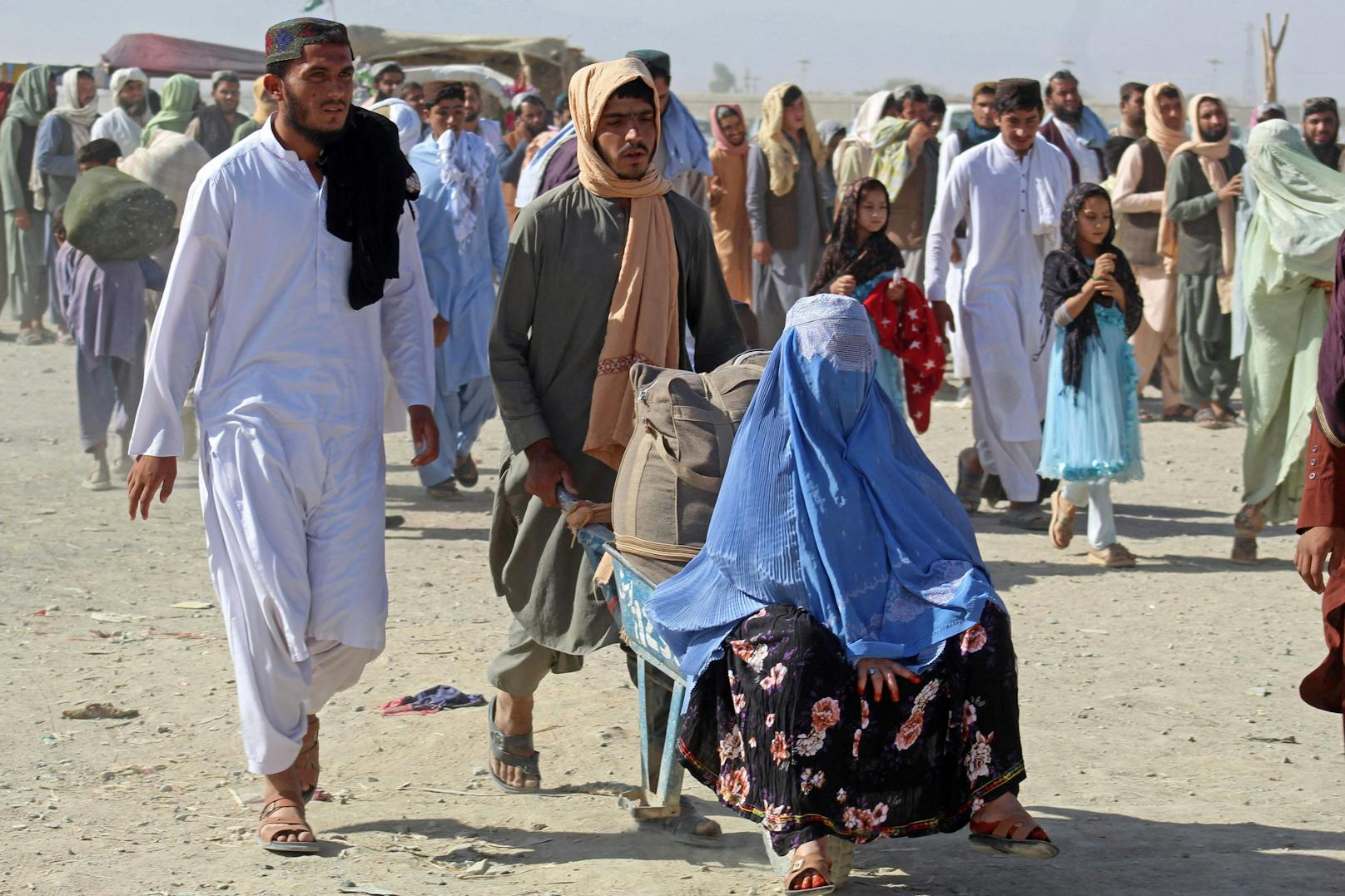 Österreich solle dabei "zumindest einigen besonders gefährdeten Menschen aus Afghanistan in Österreich Schutz und Zuflucht zu gewähren", berichtet "Kathpress".