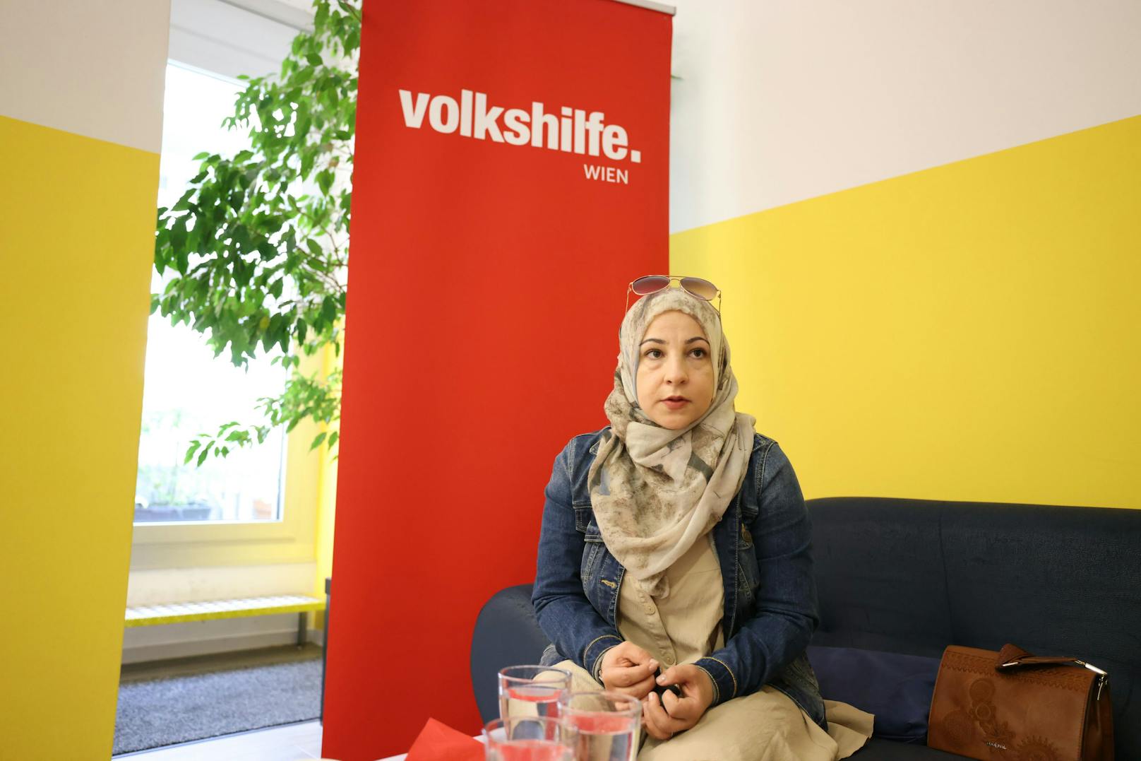 Sie macht seit 2015 beim Projekt "Migrant*innen für Gesundheit" der Volkshilfe Wien mit. Neben Fragen zu Versicherung und e-Card ist Fatima vor allem auch mit dem Thema Corona konfrontiert.