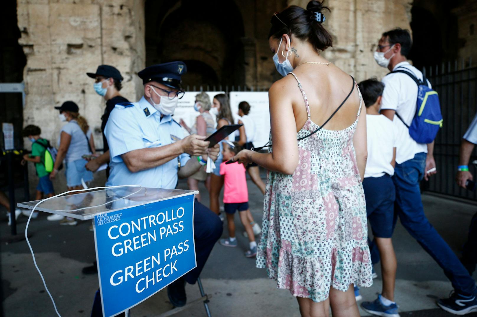 Ab kommendem Mittwoch gelten in Italien schärfere Corona-Regeln. Der Einsatz des sogenannten "Green Pass" wird ausgeweitet.