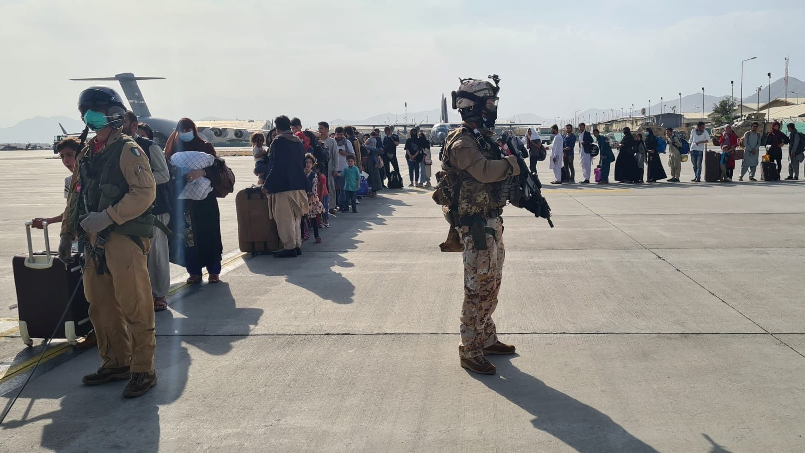 Boarding am Flughafen von Kabul