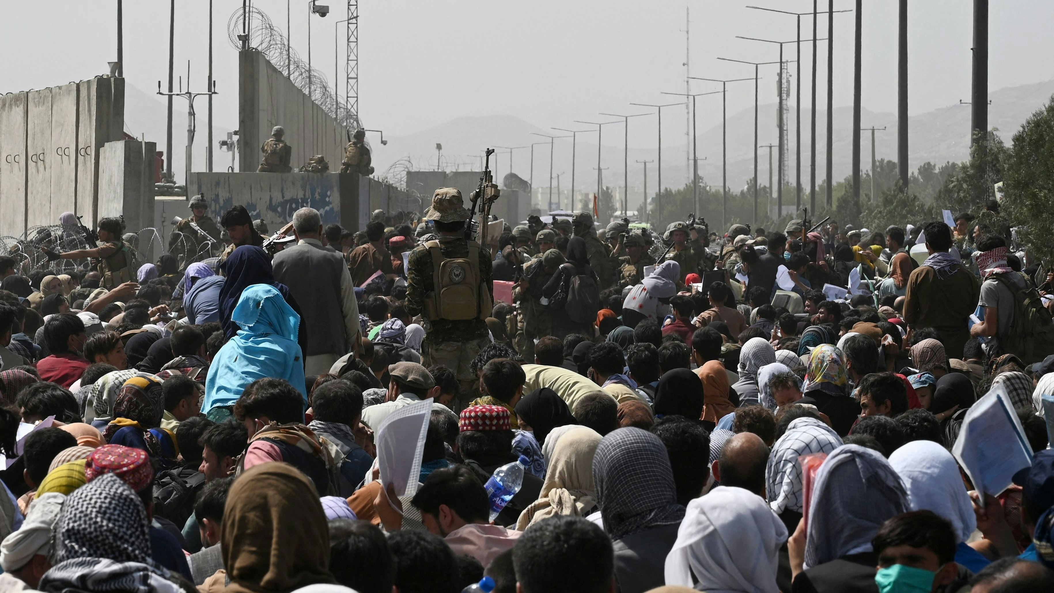 Unzählige Menschen hoffen auf eine Rettung aus Afghanistan.