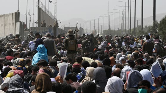 Unzählige Menschen hoffen auf eine Rettung aus Afghanistan.