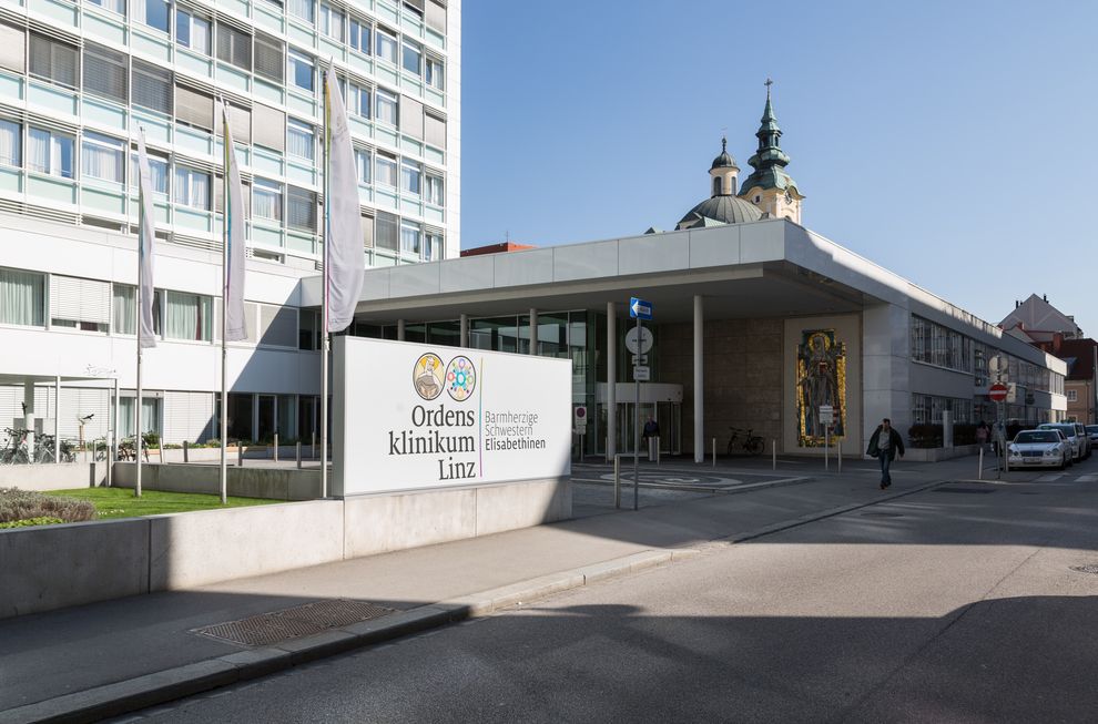 Die Beschäftigten der OÖ-Ordensspitäler (darunter das Klinikum der Elisabethinen in Linz, Bild) stimmten über den KV-Kompromiss ab.