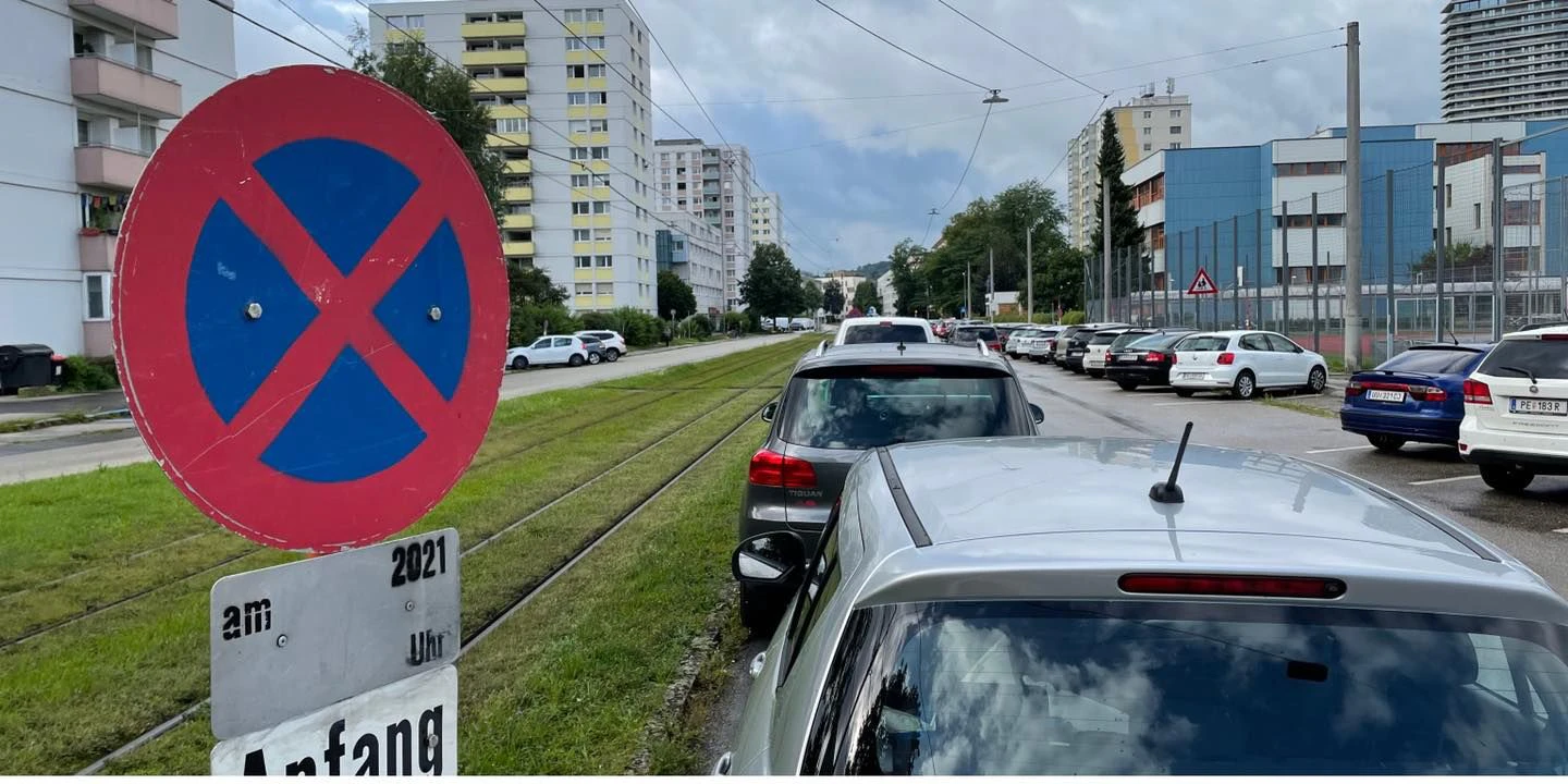 Diese Bilder zeigen, dass das Parkverbot einfach ignoriert wurde.