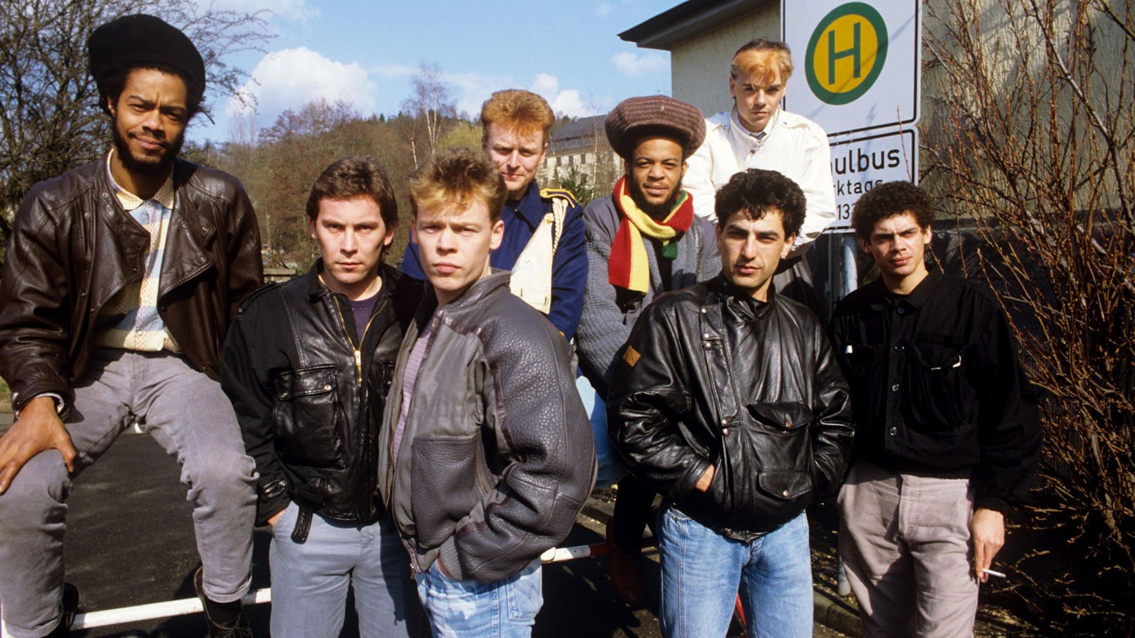UB40 anno 1984 (v.l. Earl Falconer, Robin Campbell, Alistair Campbell, Brian Travers, Terence, Astro Wilson, Norman Lamount Hassan, Michael Virtue)