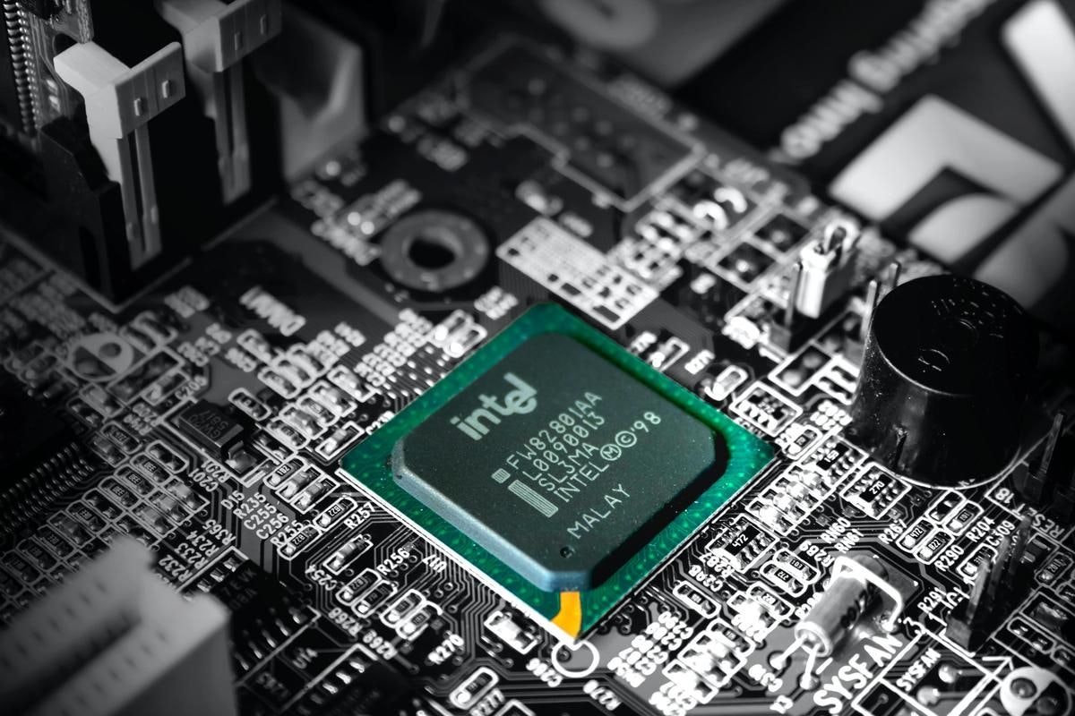 … und Intel.