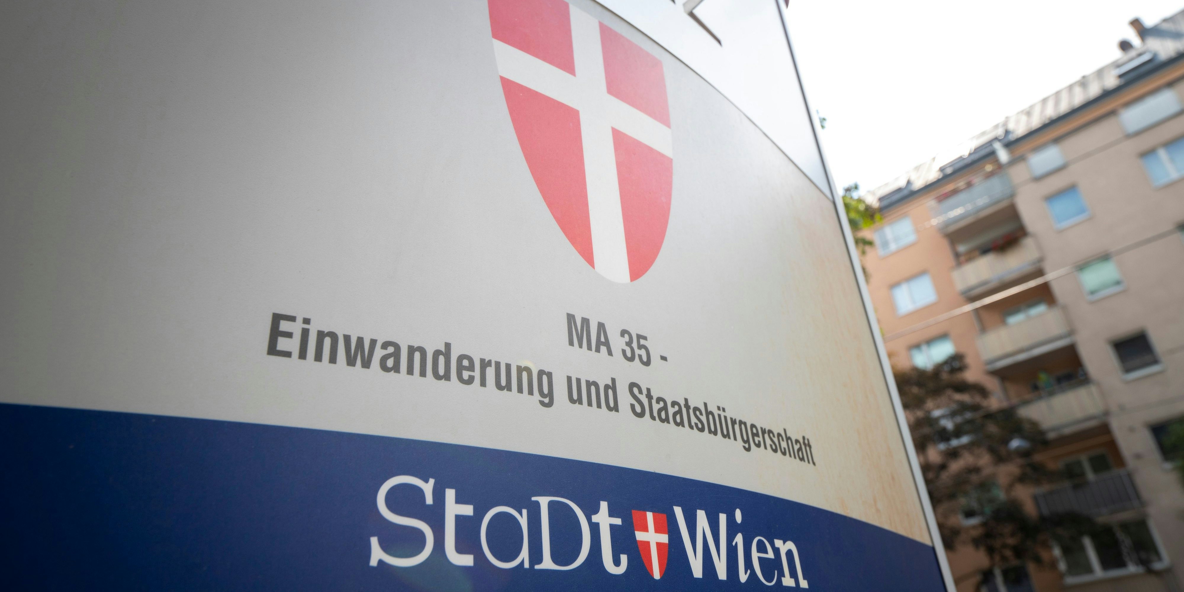 Die Kritik an der MA 35 reißt nicht ab.