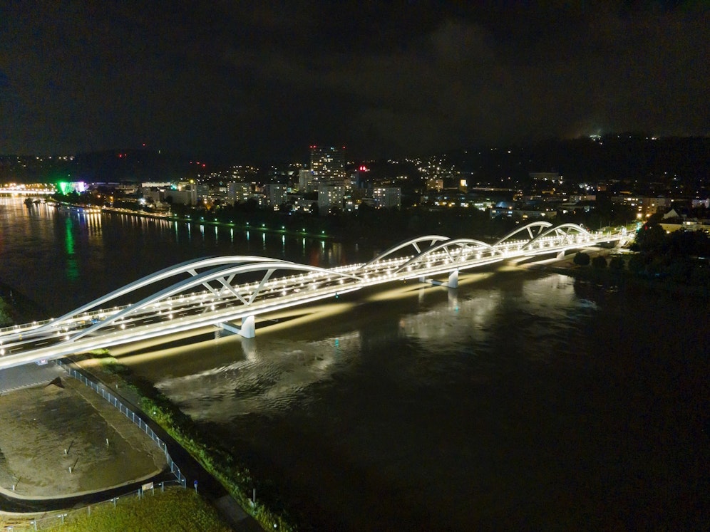 400 Meter ist die Eisenbahnbrücke lang.