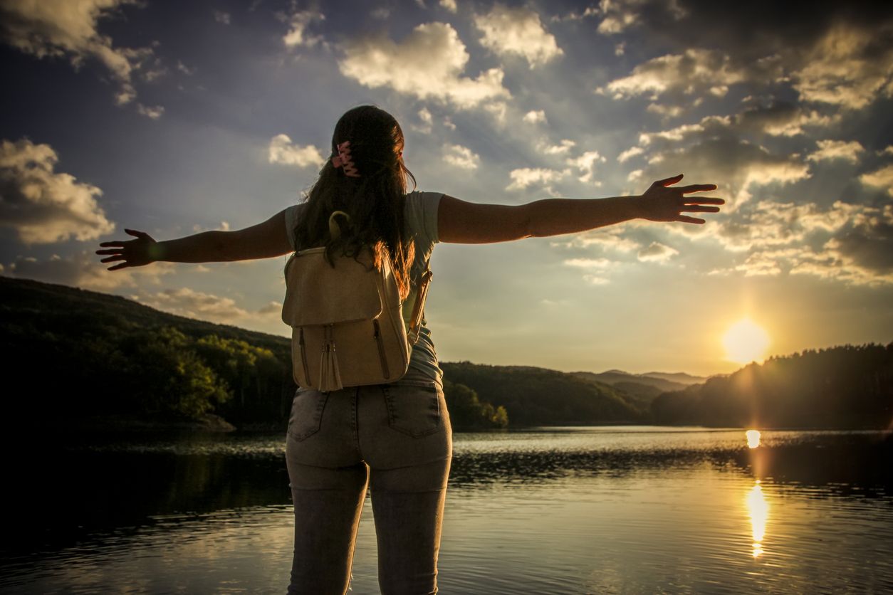 Adventurer, Woman, Photographer, Camera - Photographic Equipment, Photographic Equipment, Digital Camera, Digital Single-Lens Reflex Camera, Travel, Lake, Water, Mountan, wood, Nature, Girl, Sky, Blue, Serbia, Europe, Taking Photo, Picture, Happy