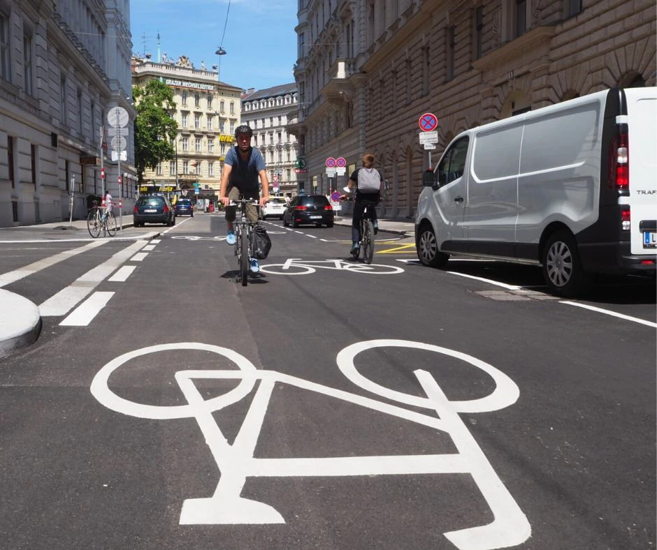 Die Canovagasse zwischen Ring und Karlsplatz wurde zur radler-freundliche Straße umgestaltet.