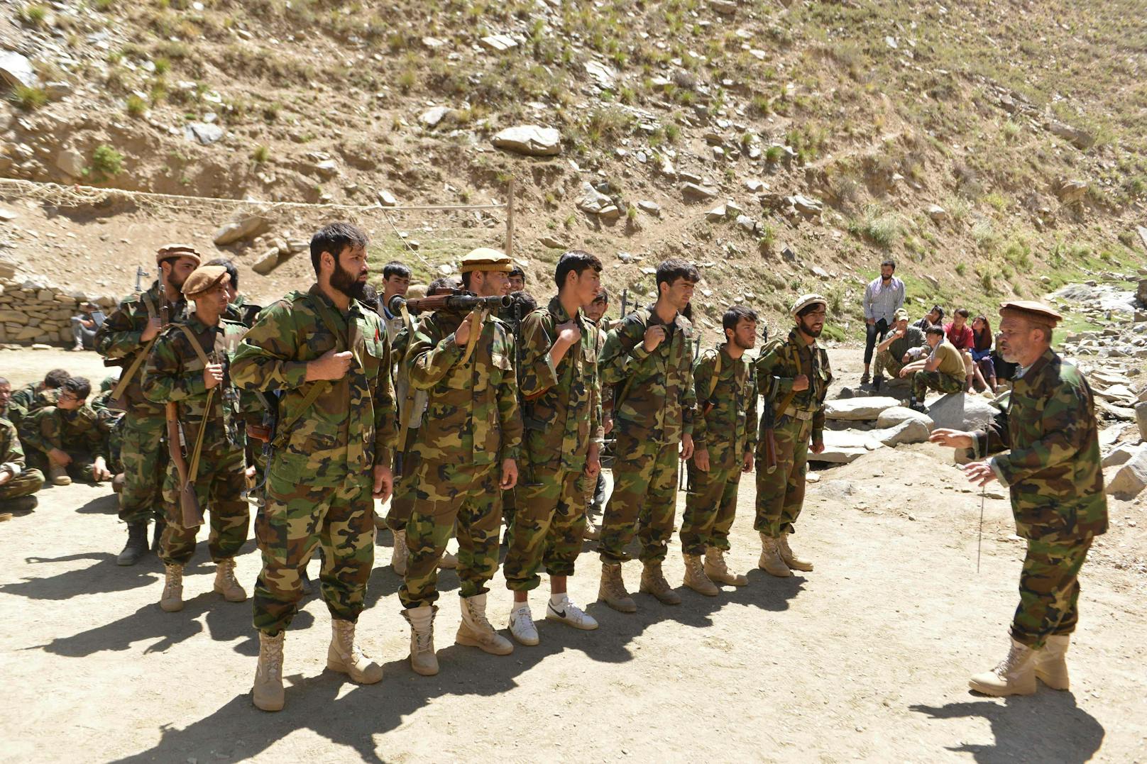 Laut einem Sprecher der Anti-Taliban Kämpfer soll eine Truppe von rund 9.000 Rebellen entstehen.&nbsp;