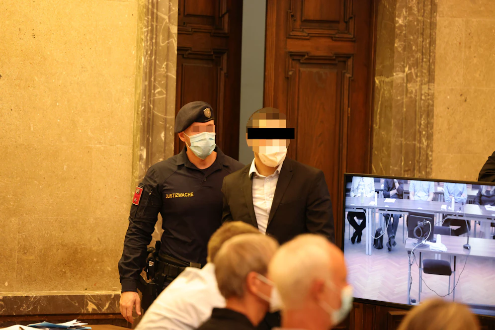Der Angeklagte (29) im Gerichtssaal