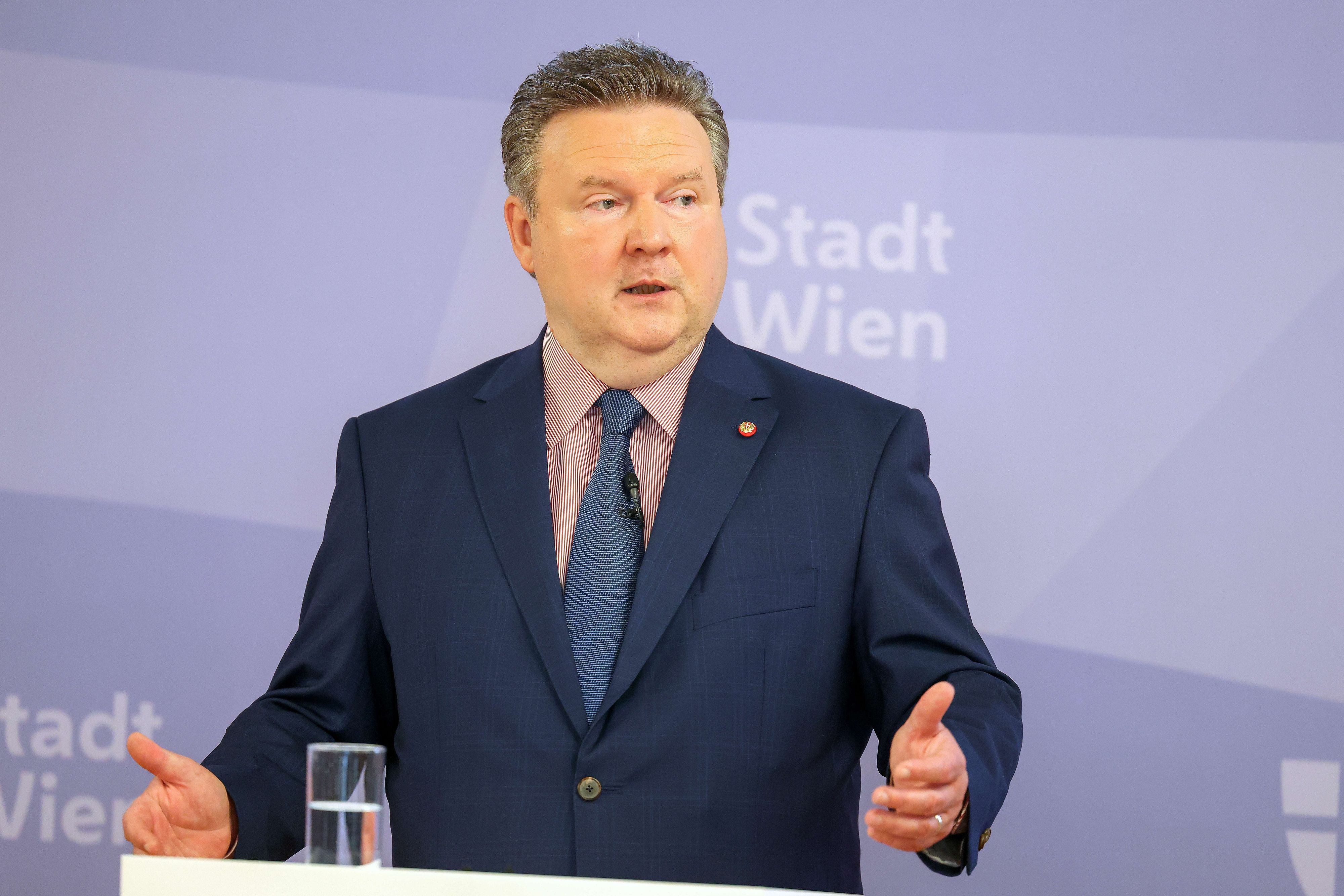 Bürgermeister Michael Ludwig setzt auf 2G-Regel und FFP2-Maskenpflicht in Innenräumen.&nbsp;