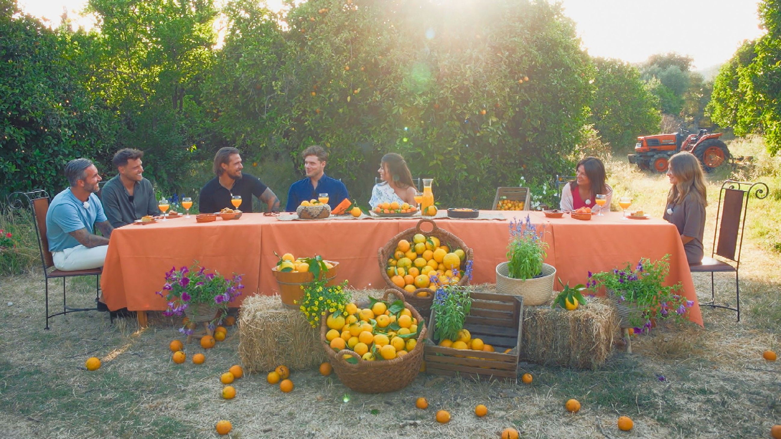 Die Jungs werden von Maximes Mutter und bester Freundin unter die Lupe genommen.