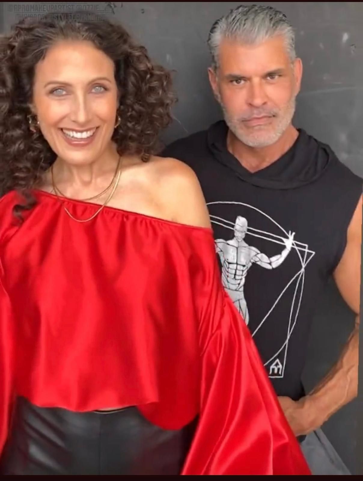 "Dr. House"-Star Lisa Edelstein wurde in Designs von Niko Niko von Mike Ruiz in Szene gesetzt.