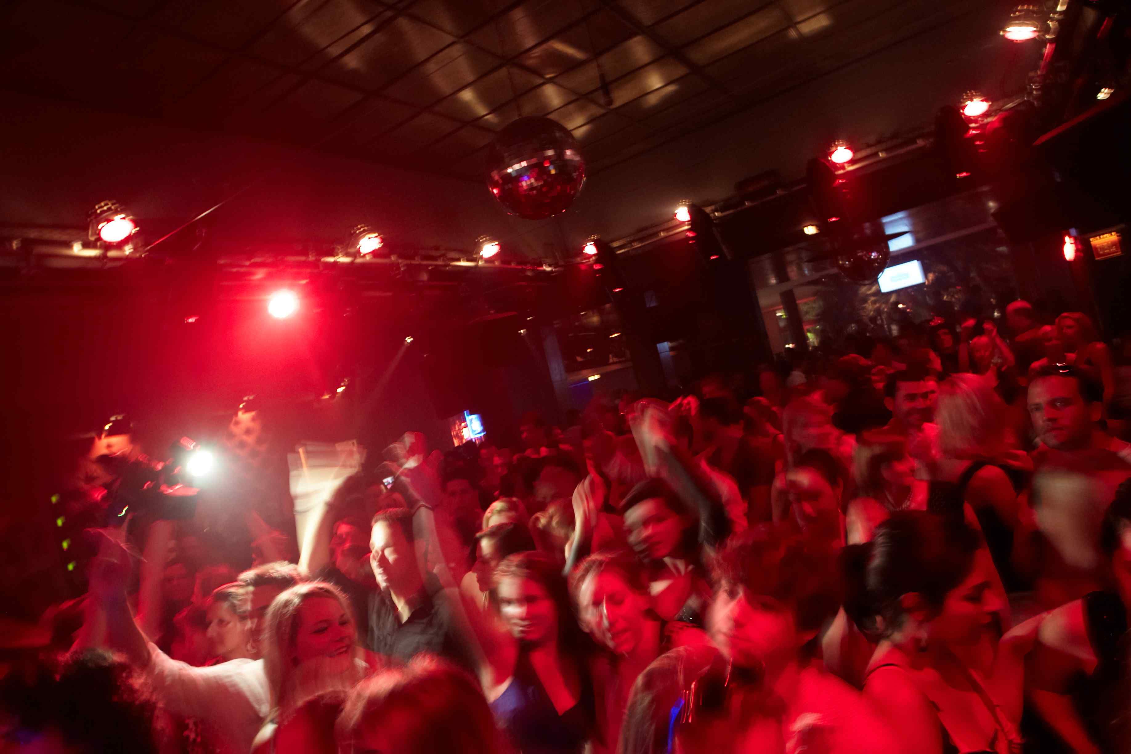 Experte fordert: "Nur Geimpfte in die Nachtgastronomie"