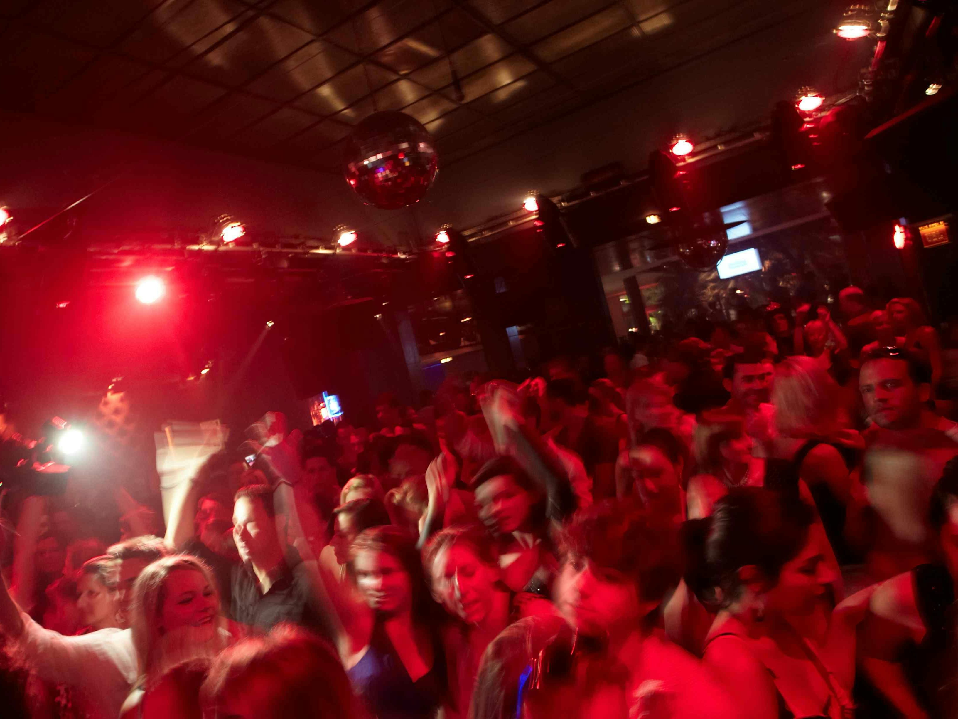 Experte fordert: "Nur Geimpfte in die Nachtgastronomie"