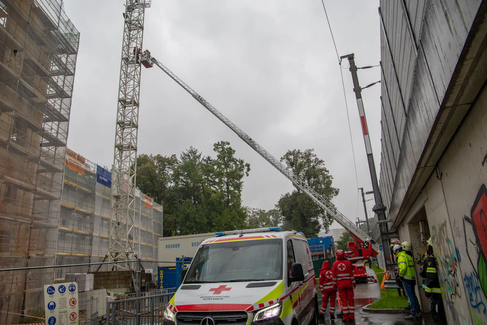 Die Feuerwehr wurde am Dienstagnachmittag zu einer Berrgung mittels Drehleiter in der Stadt Salzburg alarmiert.&nbsp;