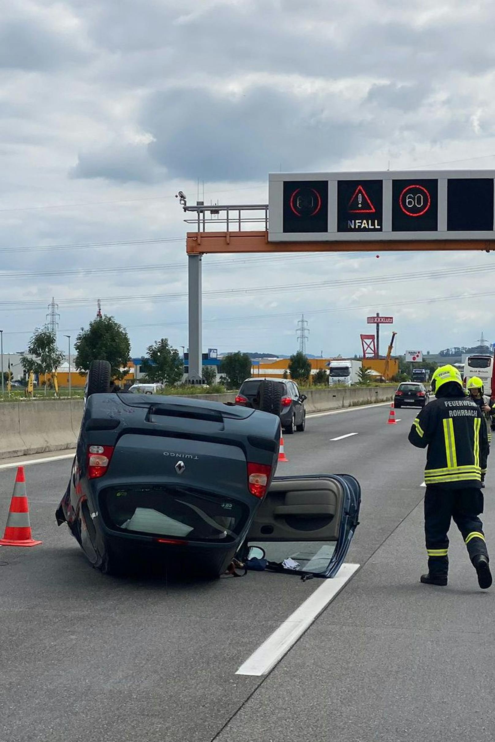 Nach dem Unfall kam es zu umfangreichen Staus.