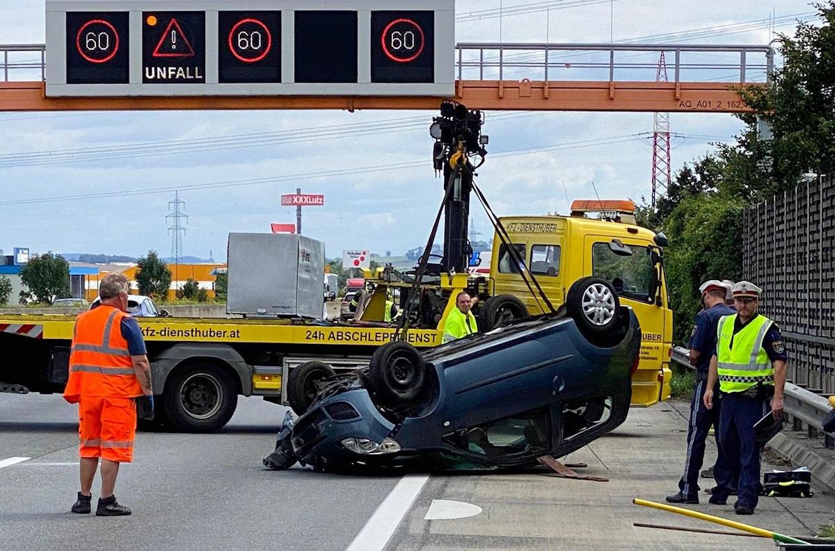 Nach dem Unfall kam es zu umfangreichen Staus.