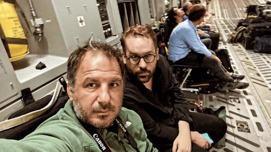 Paul Ronzheimer und sein Fotograf (l.)