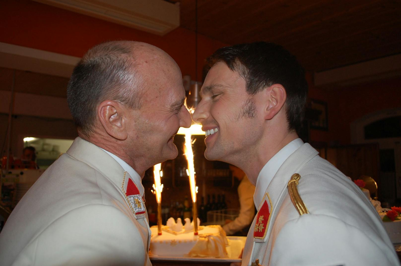 2014 heiratete Eismayer den Offizier Mario Falak…