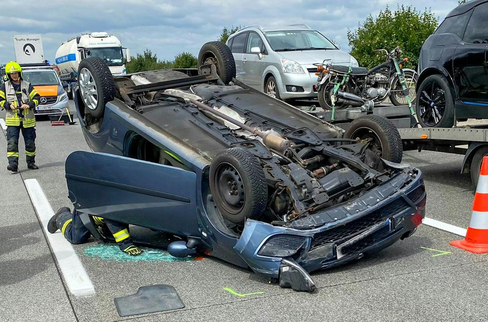 Nach dem Unfall kam es zu umfangreichen Staus.