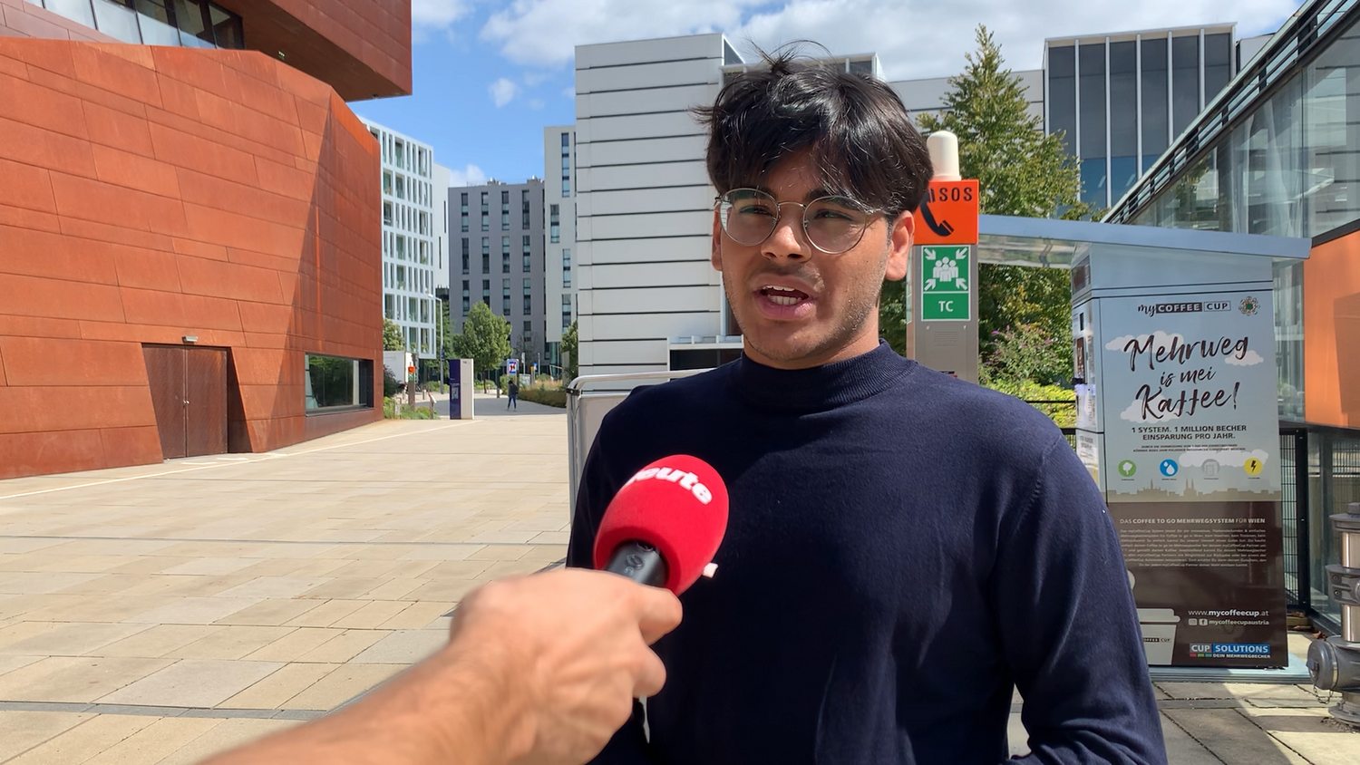 Sumit (20) begrüßt die neuen Corona-Regeln.