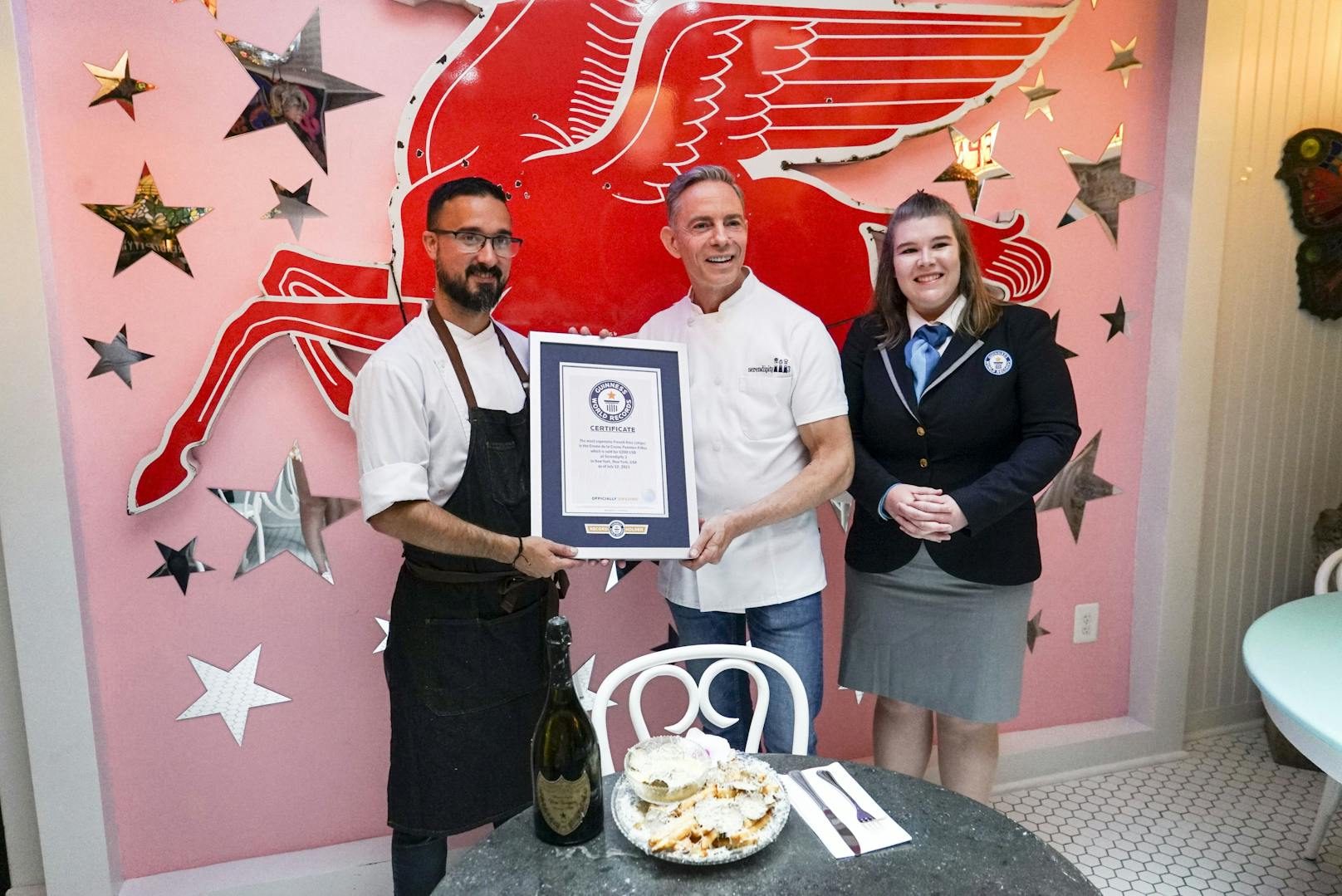 Die Restaurantchefs Joe Calderone und Fredrick Schoen-Kiewert wurden dafür vom Guinness-Buch der Rekorde geehrt.