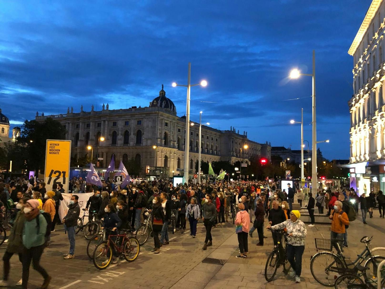 Tausende Menschen demonstrierten am Dienstag in Wien gegen den ÖVP-Kurs in Sachen Afghanistan.