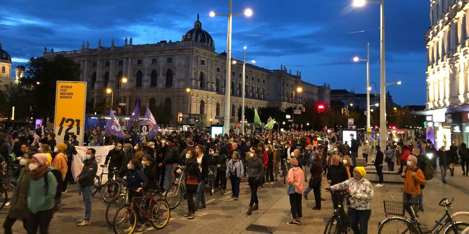 Tausende Menschen demonstrierten am Dienstag in Wien gegen den ÖVP-Kurs in Sachen Afghanistan.