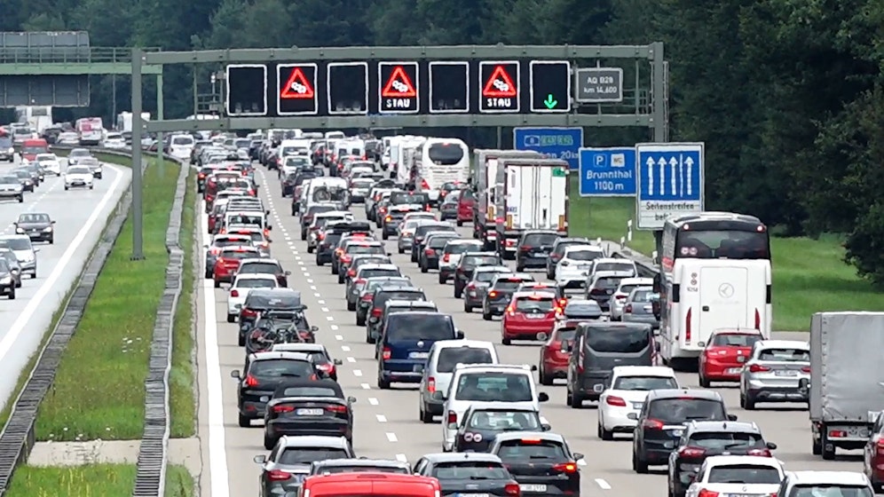 Die Stauprognose für dieses Wochenende ist mancherorts düster. (Symbolbild)