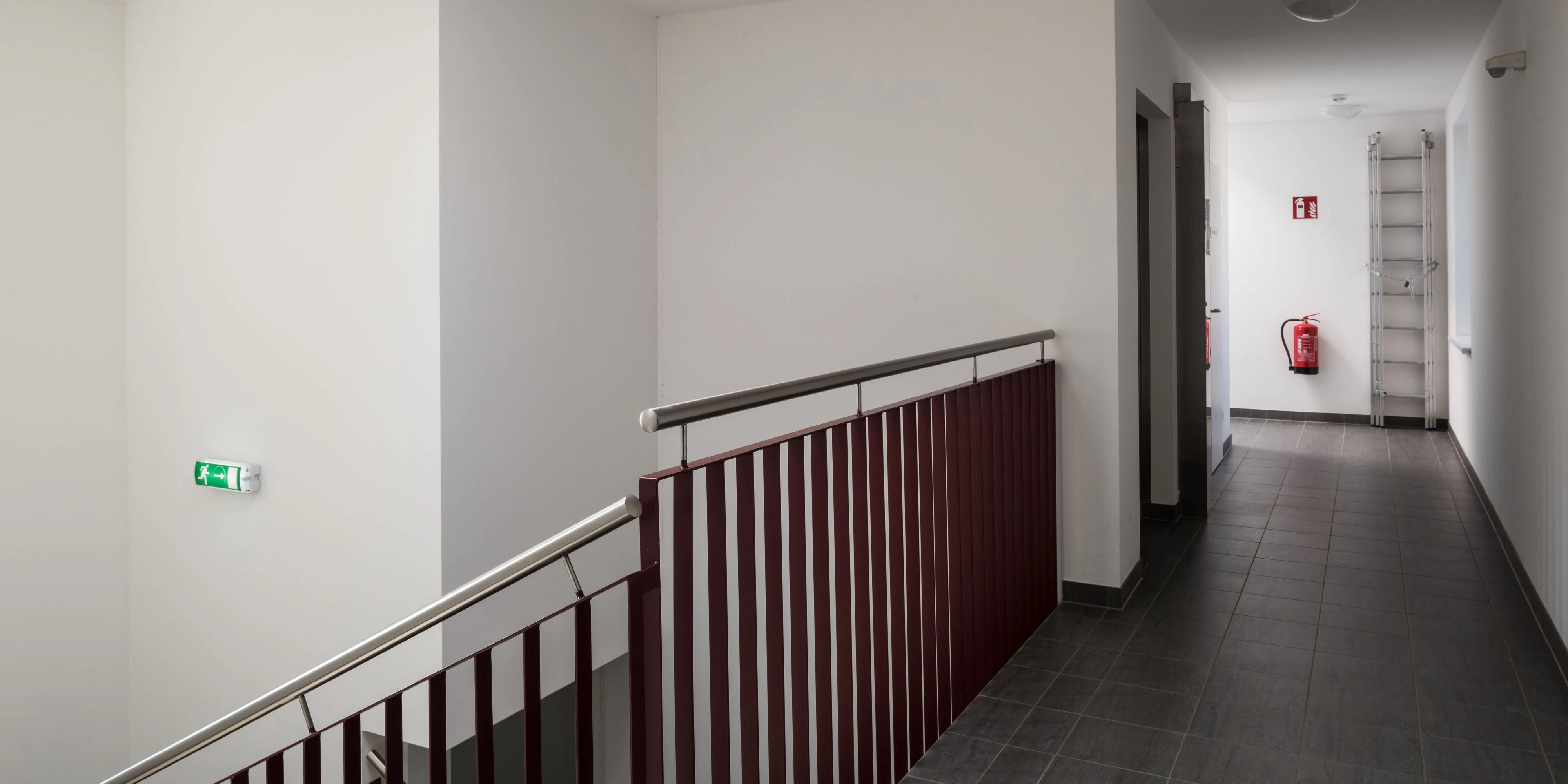 Die beiden Männer läuteten an der Wohnung des Grazers und schlugen wortlos zu (Symbolbild)