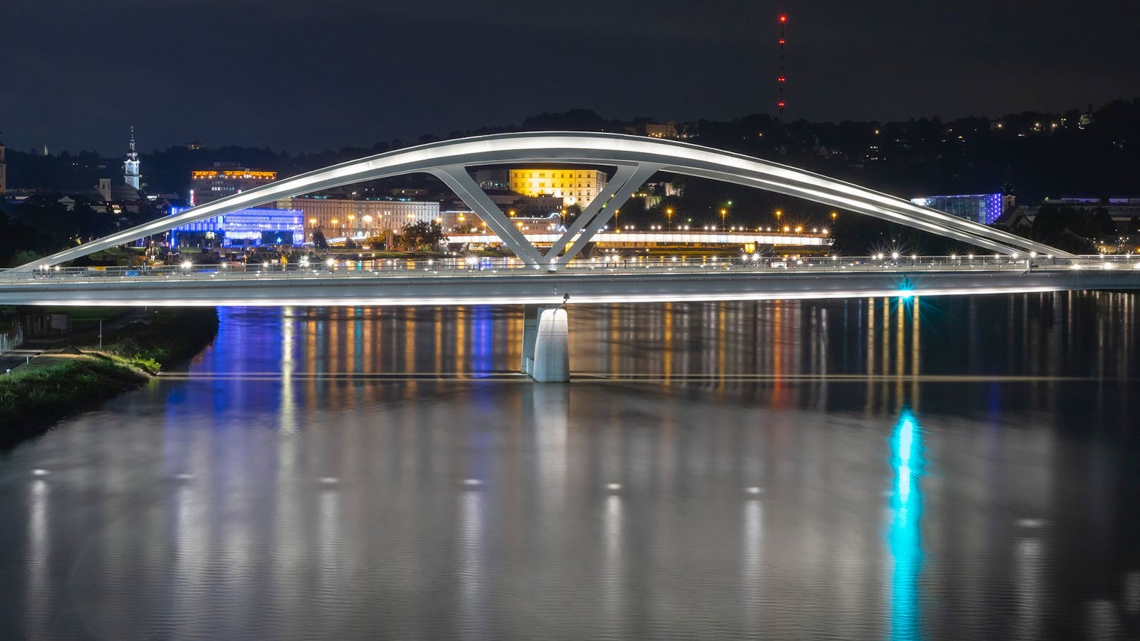 Die Neue Eisenbahnbrücke in Linz