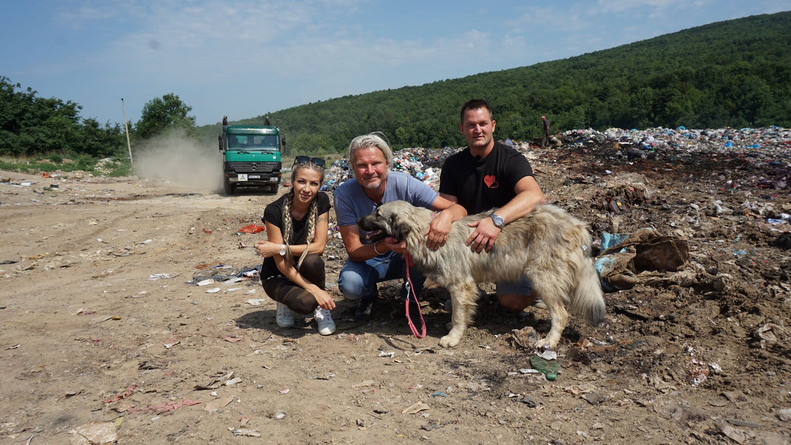 Nun wurde das deutsche Fernsehen auf den steirischen Tierschutzverein aufmerksam. Frank Weber von&nbsp;"hundkatzemaus" begleitete das Paar auf den Straßen von&nbsp;Bihac auf die Mülldeponie und in die Pflegestationen.