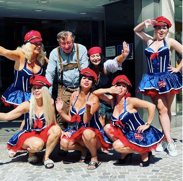 Richard Lugner gab mit seinen Tierchen eine Tanzeinlage im Hafen von Poreč in Kroatien.