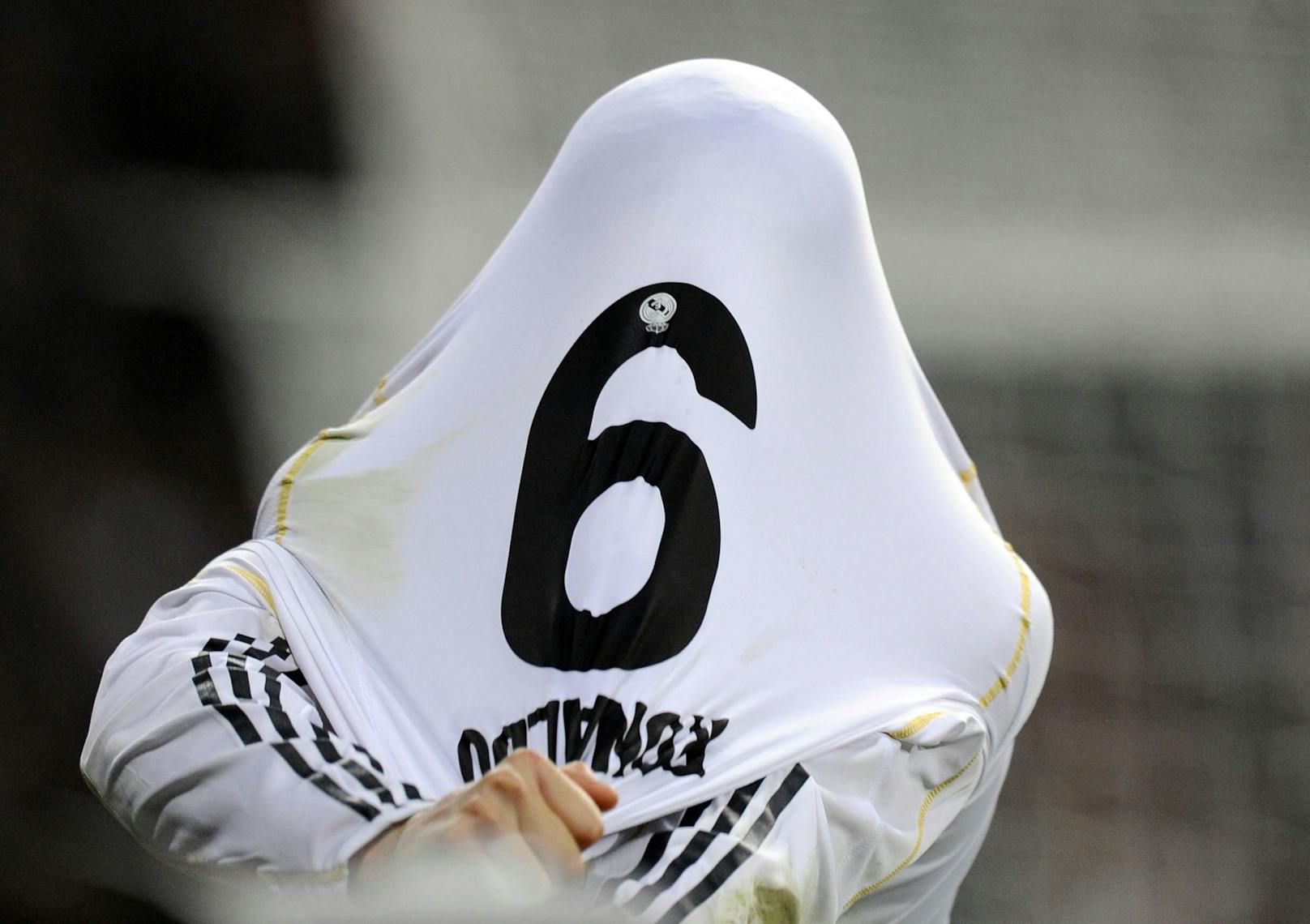 Damals musste Ronaldo als CR9 auflaufen, Klub-Lebende Raul besetzte die Nummer sieben.