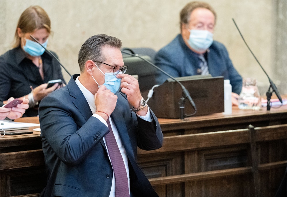  Ex-FPÖ-Obmann Heinz-Christian Strache am Freitag, 27. August 2021, vor Prozessbeginn im großen Schwurgerichtssaal im Landesgericht Wien. 
