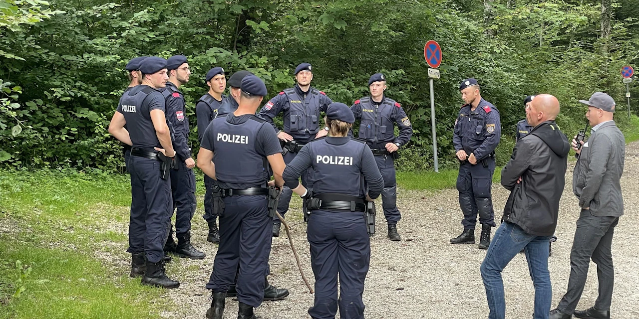 Polizeihund entdeckt Frauenleiche im Wald - Vimarsana News