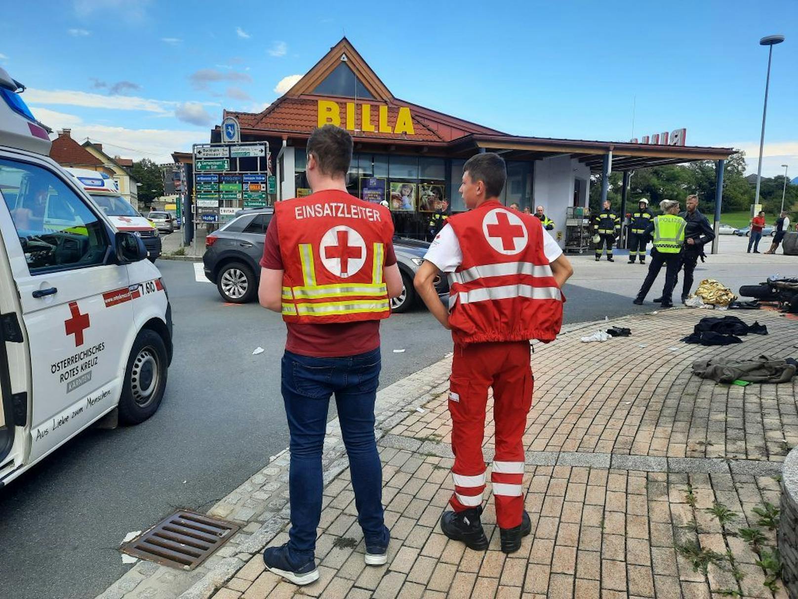 Verkehrsunfall in Eberndorf: Zwei Burschen (18, 19) auf einem Motorrad wurden bei dem Crash schwer verletzt.