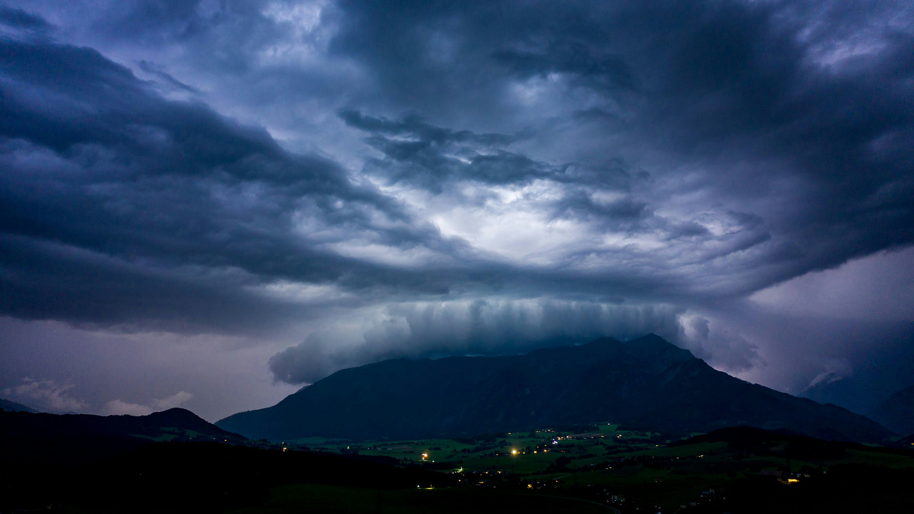Gewitterwolke über dem Reiting in der Steiermark. Archivbild